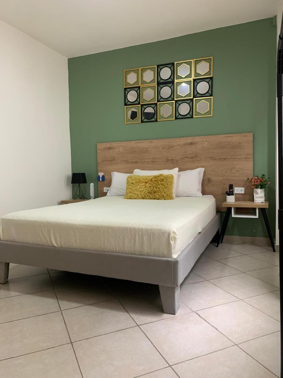 Los Soles Suite Mall Del Sol Guayaquil Airport Exteriör bild