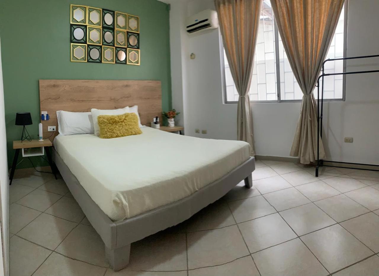 Los Soles Suite Mall Del Sol Guayaquil Airport Exteriör bild